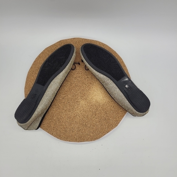 CL BY LAUNDRY Shimmering Gold Fabric Black Bow Ballet Flat Women's 7 - Picture 6 of 6